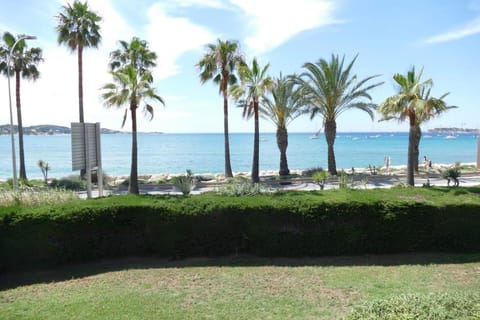 Duplex de charme en bord de mer Apartment in Sanary-sur-Mer