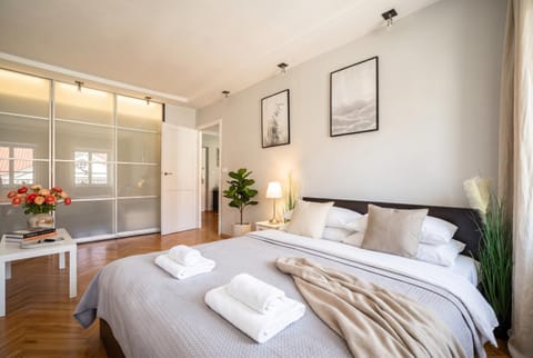 Bed, Bedroom, towels, wardrobe
