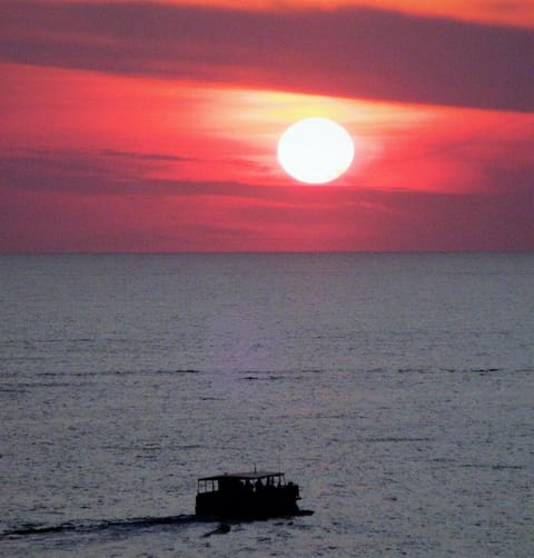 Wave condo Apartment in Madeira Beach
