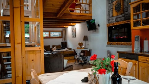 Kitchen or kitchenette, Living room