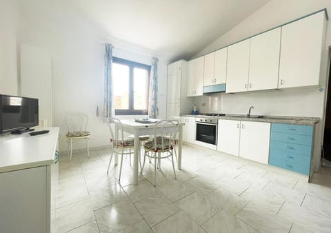 Kitchen or kitchenette, Living room, Dining area, oven, stove