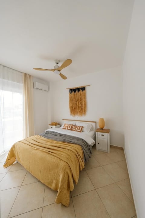 Bed, Photo of the whole room, Bedroom, air conditioner