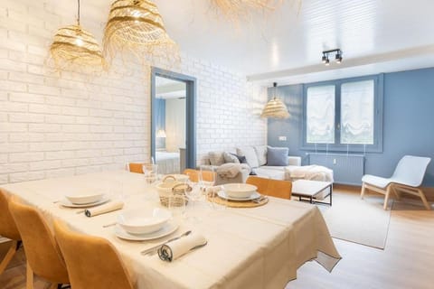 Seating area, Dining area
