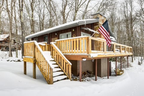 Walk to Alpine Lake Terra Alta Cabin with Deck Cabin in Shenandoah Valley