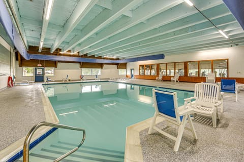 Walk to Alpine Lake Terra Alta Cabin with Deck Cabin in Shenandoah Valley