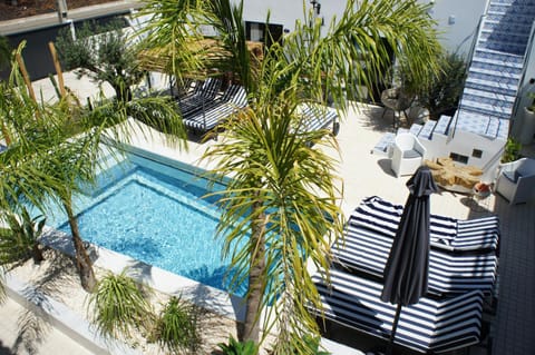 Swimming pool, Swimming pool