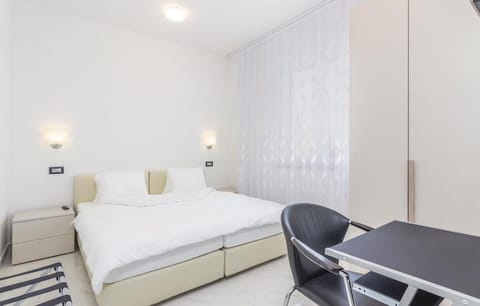 Bed, TV and multimedia, Bedroom, wardrobe, air conditioner