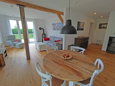 Living room, Photo of the whole room, Seating area, Dining area