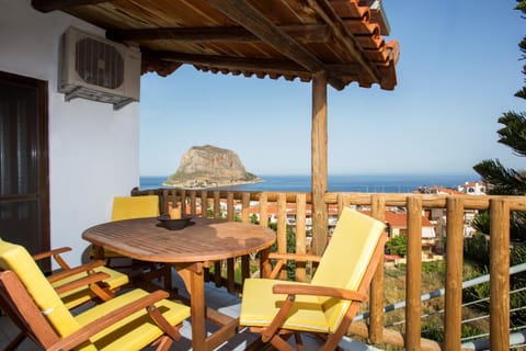 Balcony/Terrace, Seating area, Dining area, Sea view