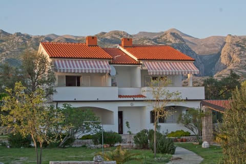 Facade/entrance, Facade/entrance, Garden