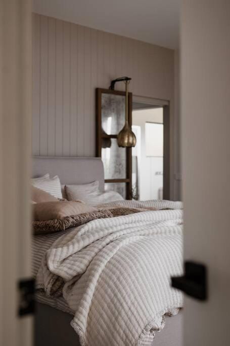 The Vineyard House - by Ghost Rock Wines House in Tasmania