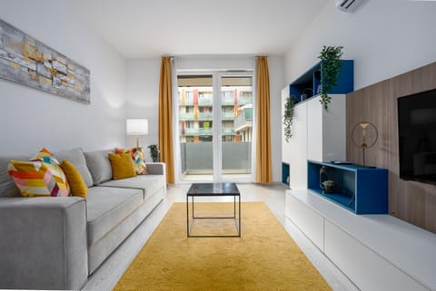 TV and multimedia, Living room, Seating area, City view, Quiet street view