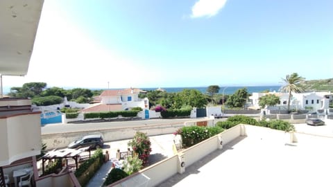 Property building, Day, Neighbourhood, Natural landscape, City view, Sea view, Street view, Parking