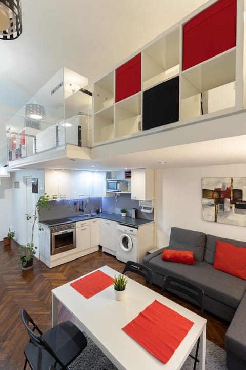 Kitchen or kitchenette, Seating area, Dining area