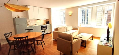 Kitchen or kitchenette, Seating area, Dining area, oven, stove