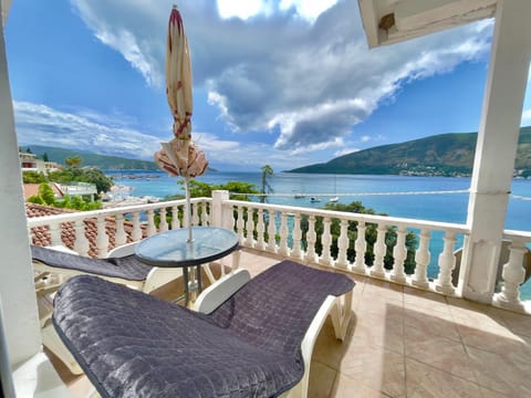Central Beachfront stunning seaview terace free wifi Apartment in Dubrovnik-Neretva County