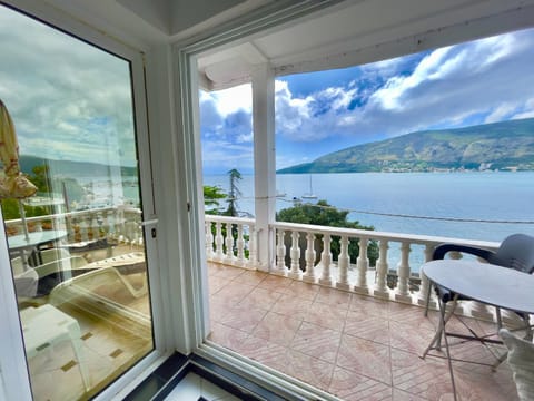 Central Beachfront stunning seaview terace free wifi Apartment in Dubrovnik-Neretva County