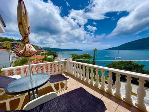 Central Beachfront stunning seaview terace free wifi Apartment in Dubrovnik-Neretva County