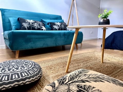 Living room, Photo of the whole room, Seating area, Bedroom