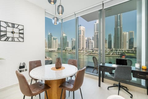 TV and multimedia, Living room, Seating area, Dining area, City view