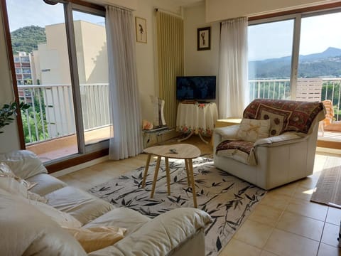 Nausicaa T2 climatisé piscine - Axelle Loc'Appart Apartment in Mandelieu-La Napoule