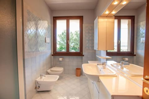 Villa Acqua Blu Gorgeous villa with ample garden Villa in Lake Garda