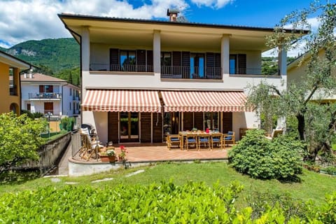 Villa Acqua Blu Gorgeous villa with ample garden Villa in Lake Garda