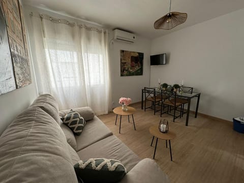 TV and multimedia, Living room, Seating area, Dining area, air conditioner