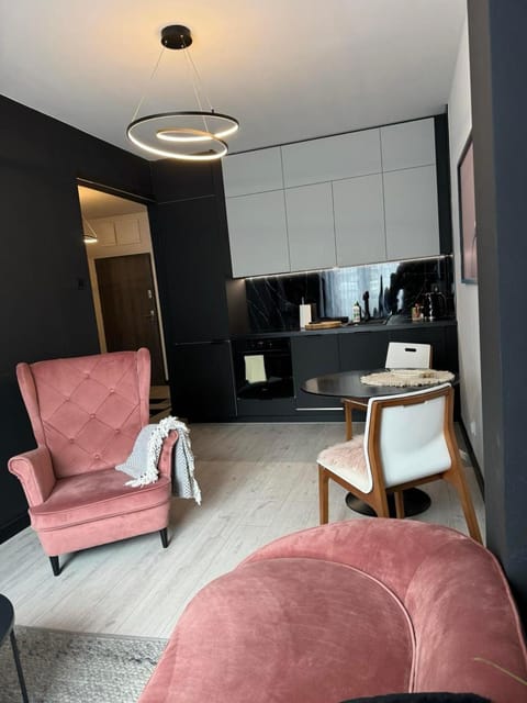 Kitchen or kitchenette, Seating area