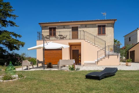 Property building, Day, Garden, Garden view