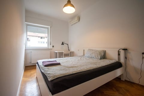 Bed, Photo of the whole room, Bedroom, air conditioner