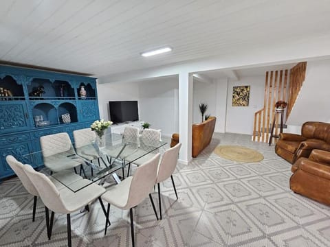 Communal lounge/ TV room, Living room, Dining area