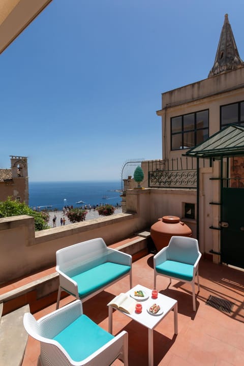 View (from property/room), Balcony/Terrace, Balcony/Terrace, Seating area, Sea view, sunbed