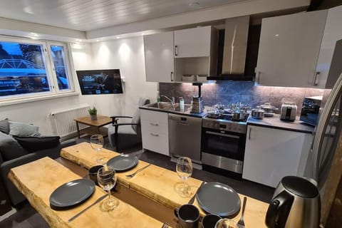 Helmi lähellä keskustaa, remontoitu 2022 Apartment in Finland