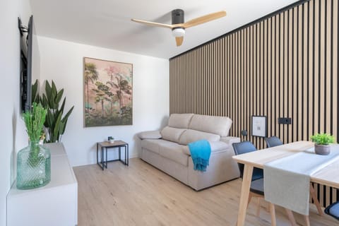 Communal lounge/ TV room, TV and multimedia, Living room, Dining area, air conditioner