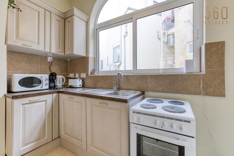 Coffee/tea facilities, Kitchen or kitchenette, dishwasher, minibar, pet friendly, stove, washing machine