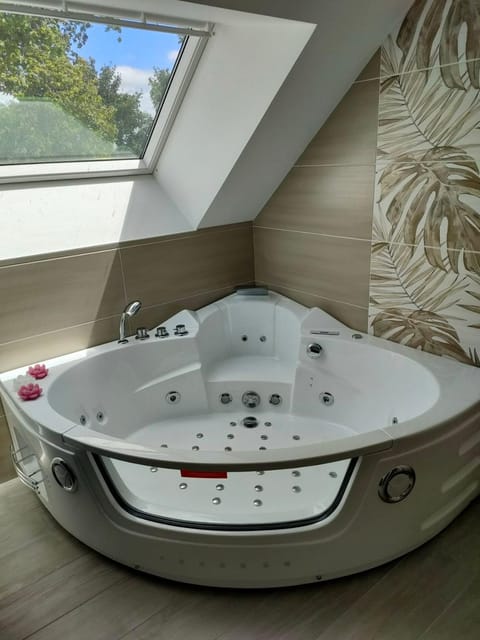 Hot Tub, Bathroom, Spa and wellness centre/facilities, Bath