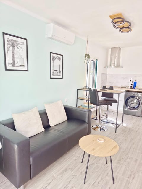 Living room, Seating area, Dining area, air conditioner