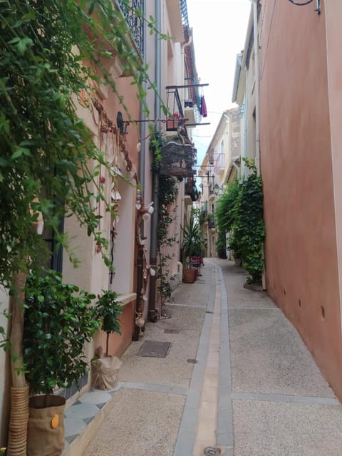 Neighbourhood, Street view