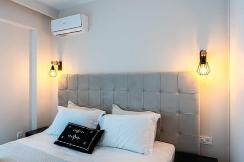 Bed, Bedroom, air conditioner