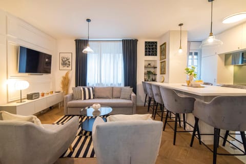 TV and multimedia, Living room, Seating area