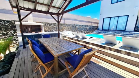 BBQ facilities, Dining area, Swimming pool, sunbed