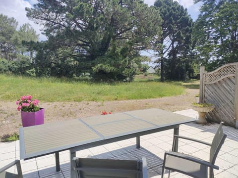 Patio, Spring, Day, Garden, Dining area, Garden view