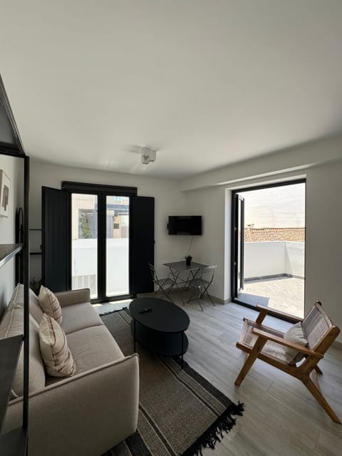 Communal lounge/ TV room, TV and multimedia, Living room, Seating area, Evening entertainment