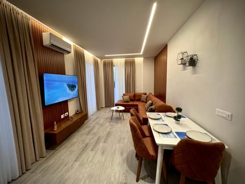 TV and multimedia, Living room, Evening entertainment