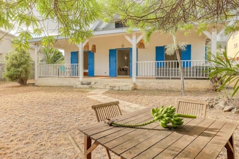 Property building, Patio, Garden, Garden view
