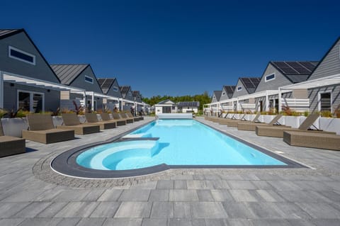 Hot Tub, Swimming pool