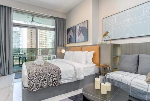 Bed, Living room, Photo of the whole room, Seating area, Bedroom, towels