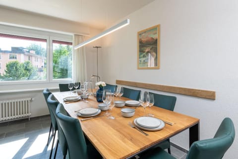 Living room, Seating area, Dining area, internet