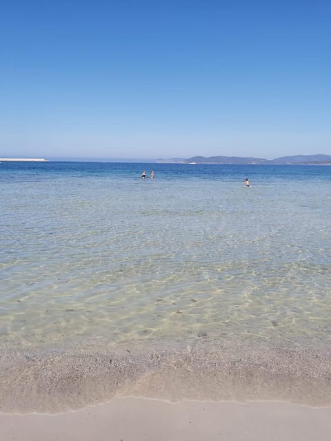Neighbourhood, Beach